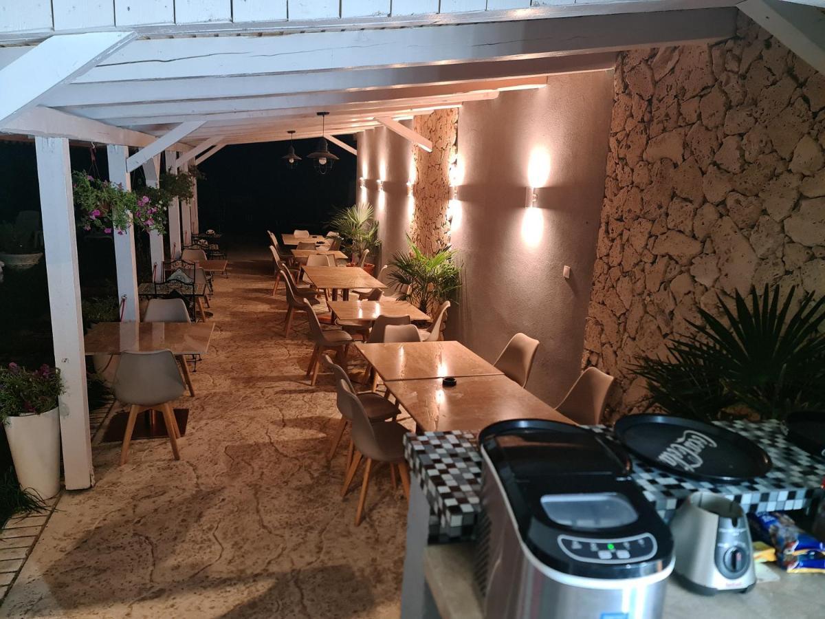 Casa Wanted Orsova Hotel Екстериор снимка