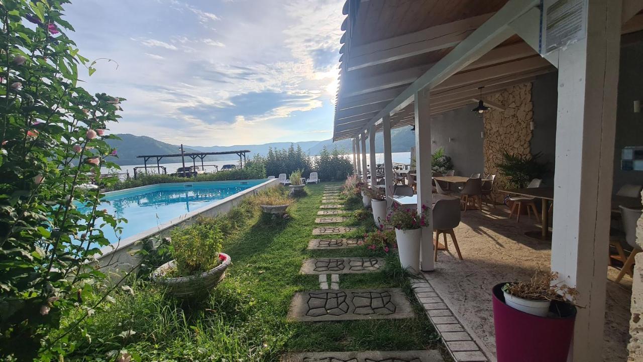 Casa Wanted Orsova Hotel Екстериор снимка