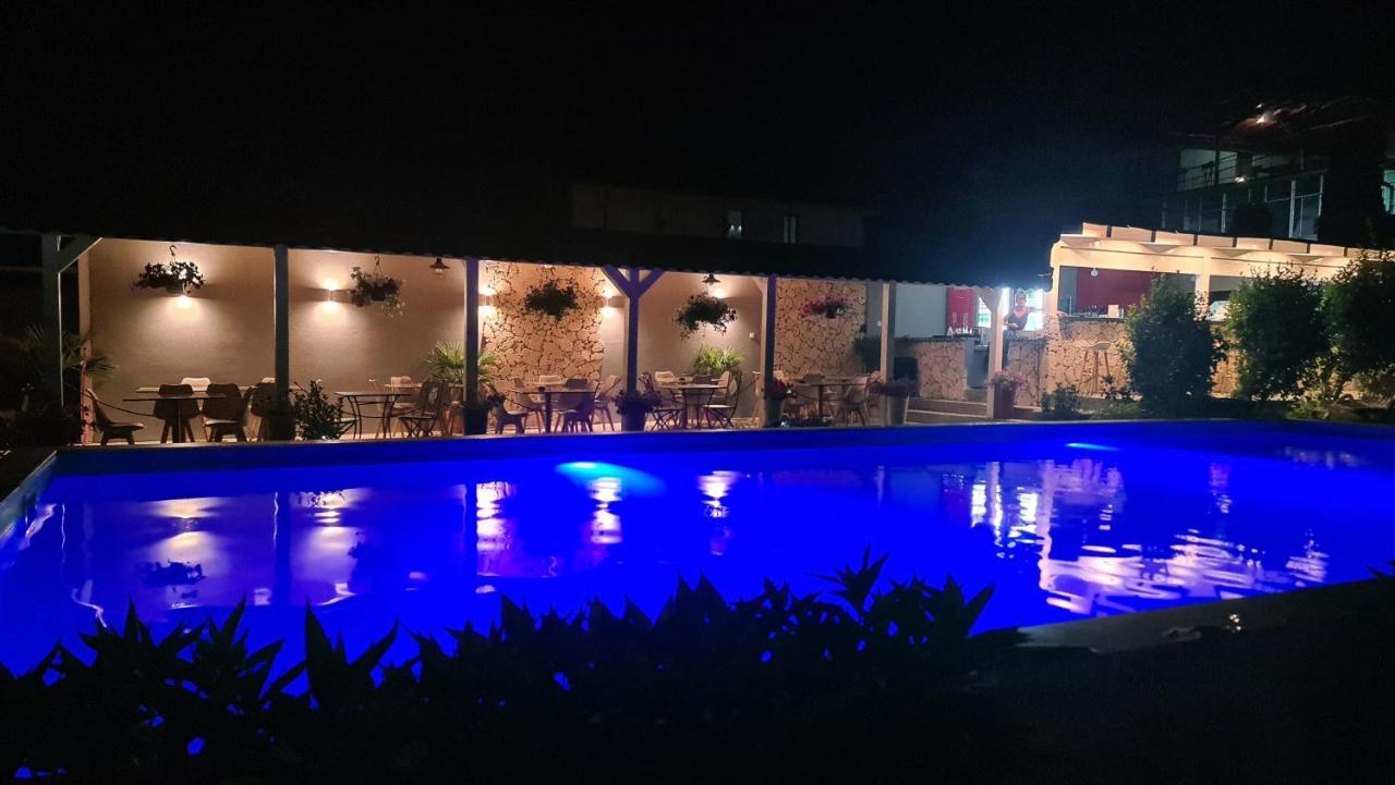 Casa Wanted Orsova Hotel Екстериор снимка