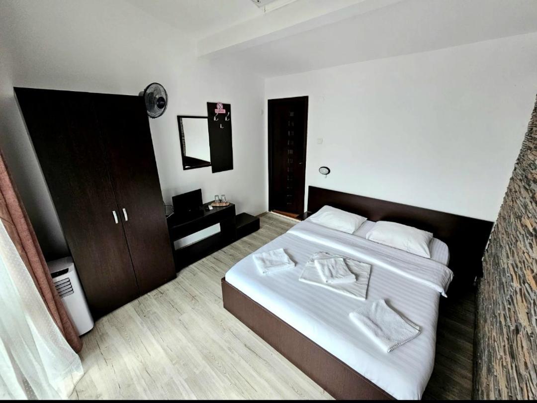 Casa Wanted Orsova Hotel Екстериор снимка