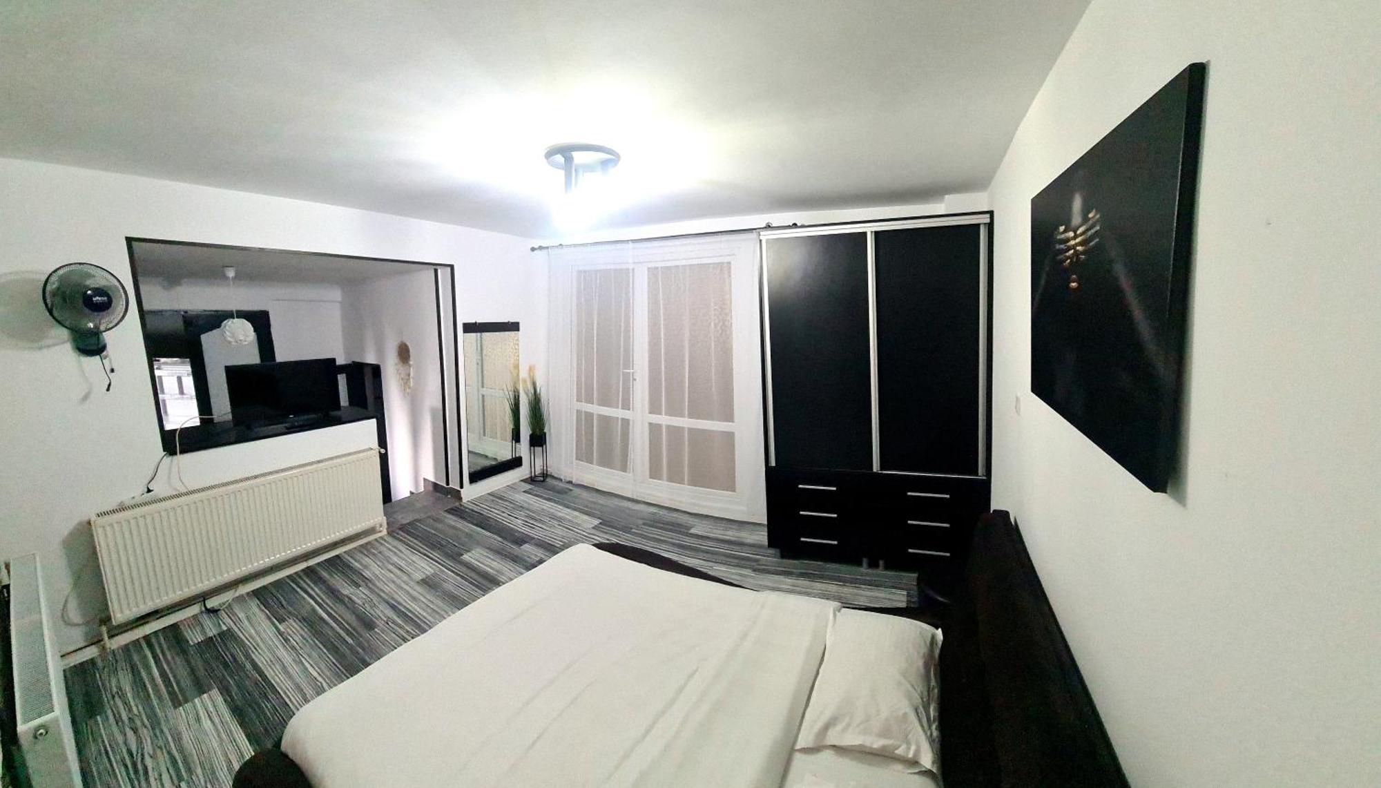 Casa Wanted Orsova Hotel Екстериор снимка