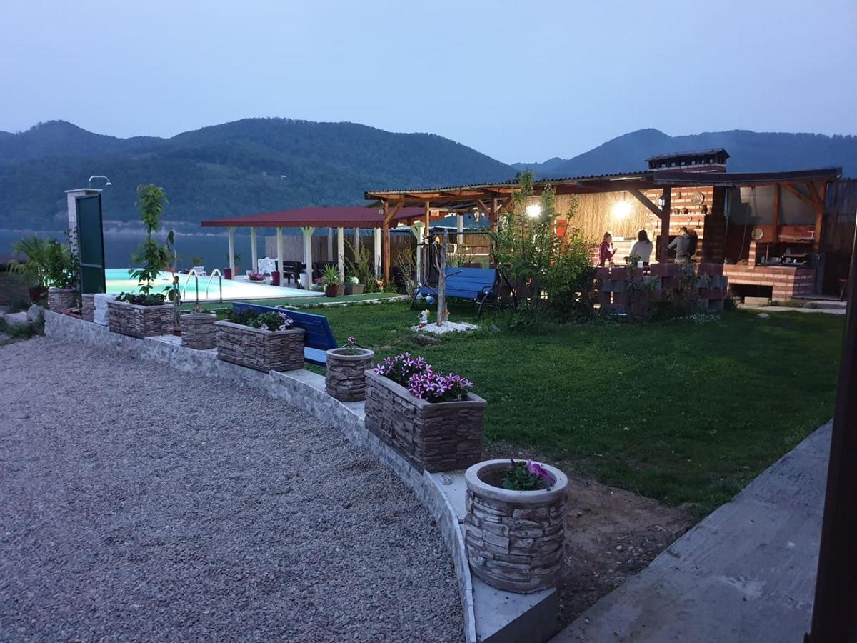 Casa Wanted Orsova Hotel Екстериор снимка