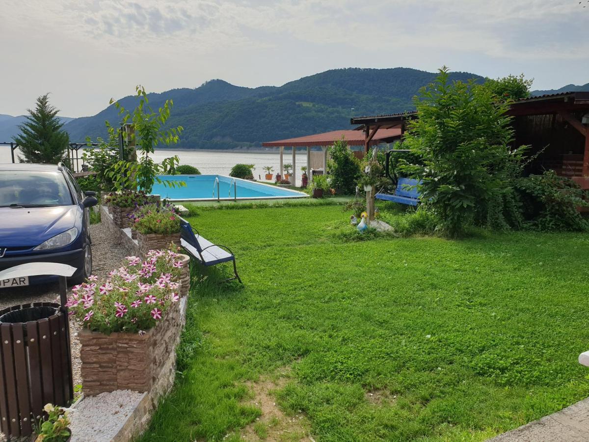 Casa Wanted Orsova Hotel Екстериор снимка